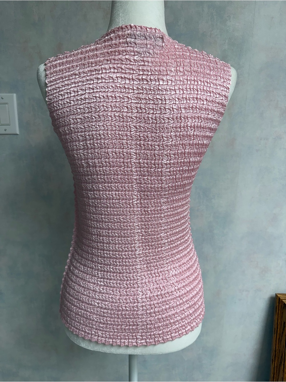 Dress Barn / NWOT-Light Pink Crinkle-Gorgeous Sheen-Sleeveless Stretchy Top - Picture 3 of 9